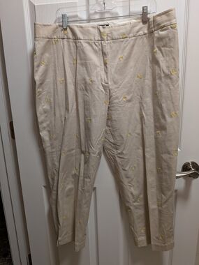 Talbot's Cream Cropped Pants with Yellow Lemon Embroidery Size 18